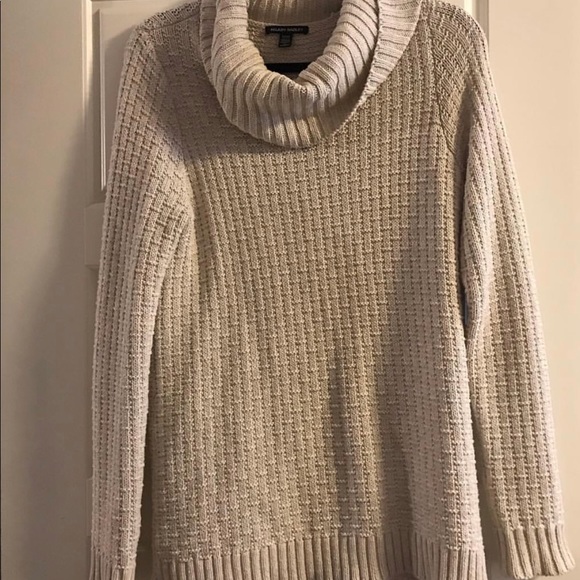 Women’s Clothing - Picture 3 of 8